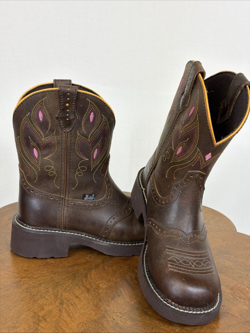 Justin Boots Women's Brown Round Toe Short Ankle Western Retro Bootie SZ 6